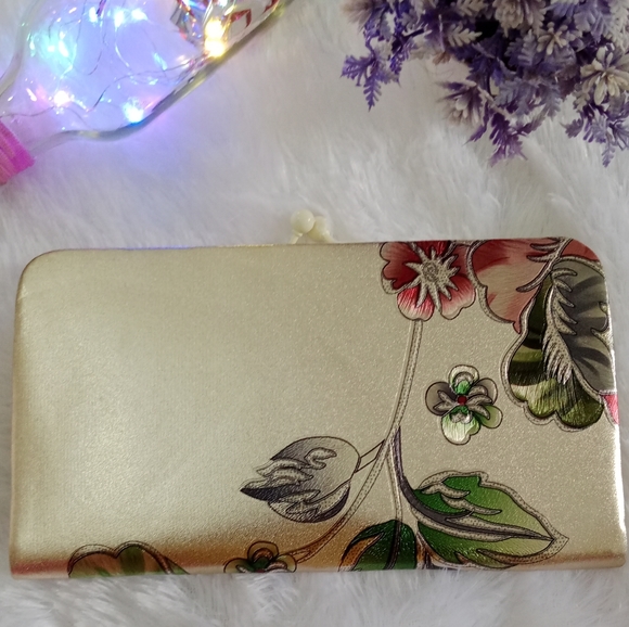 Clutch - Picture 2 of 6